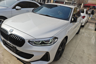 宝马1系 2022款 125i M运动曜夜版