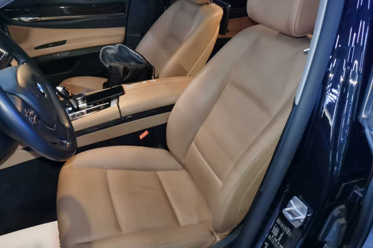 宝马7系 2014款 730Li 臻享型中控内饰19
