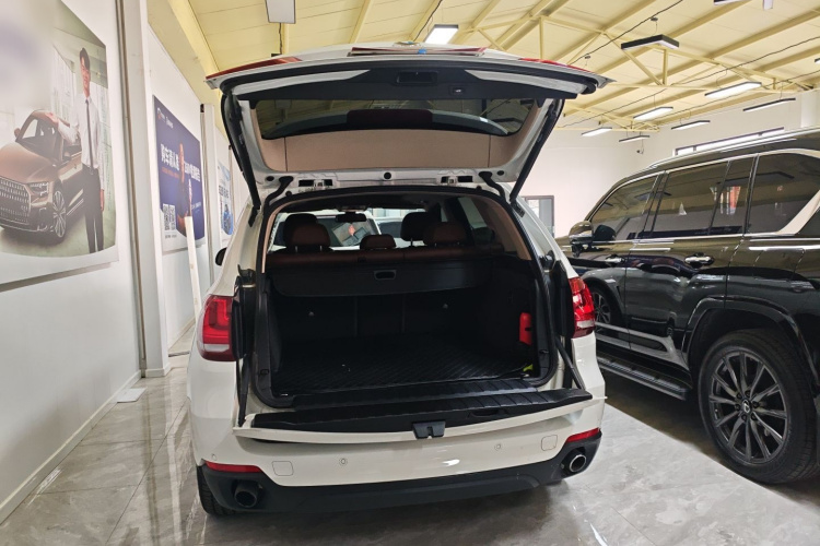 宝马X5(进口) 2015款 xDrive28i机舱底盘23