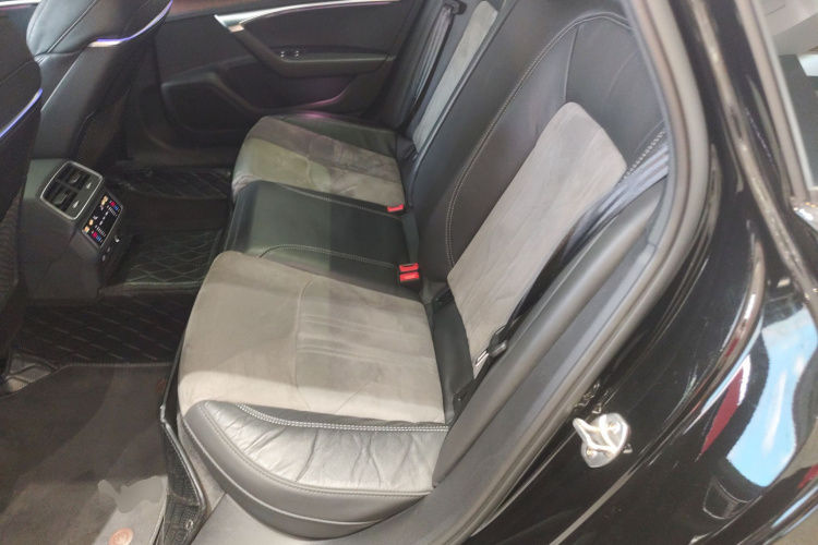 奥迪A6L 2023款 45 TFSI quattro 臻选动感型中控内饰21