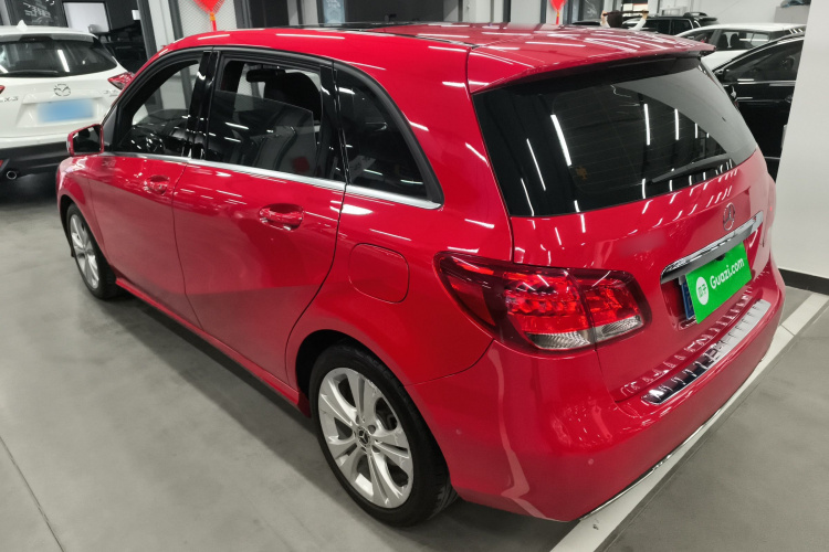 奔驰B级 2018款 B 200 动感型车身外观4
