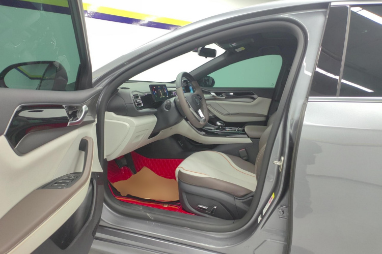 比亚迪 秦PLUS 2023款 冠军版 DM-i 55KM超越型中控内饰19