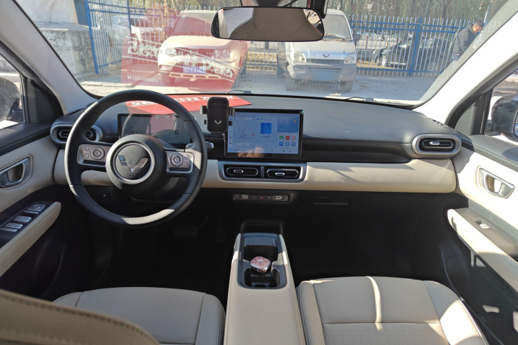 五菱汽车 五菱缤果PLUS 2024款 330km 五座版中控内饰12