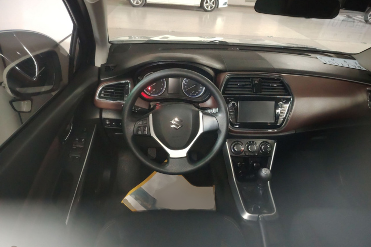 铃木 骁途 2017款 1.6L 手动两驱都市时尚型局部细节13