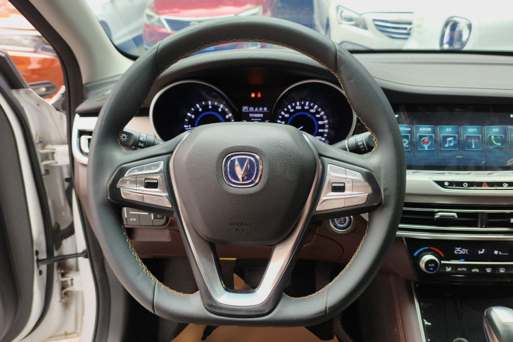 长安 逸动 2018款 高能版 1.6L GDI 自动争锋型 国V局部细节13