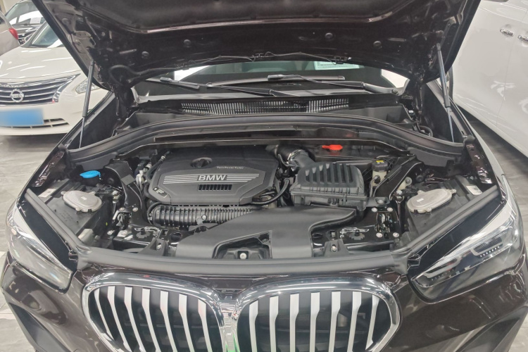 宝马X1 2021款 sDrive25Li 领先型机舱底盘24