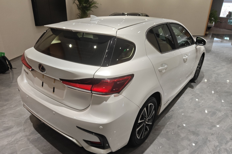 雷克萨斯CT 2017款 CT200h 精英版 单色 国VI车身外观7