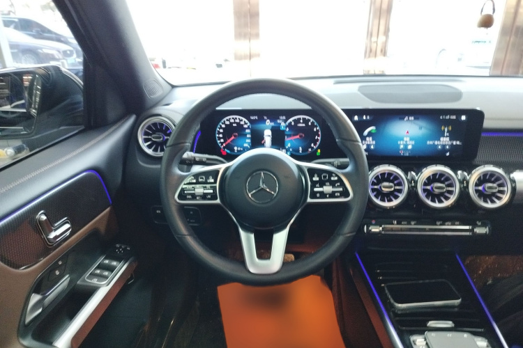 奔驰GLB 2023款 GLB 220 动感型局部细节13