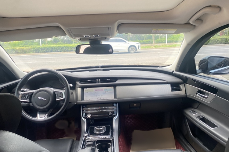 捷豹XFL 2020款 XFL 2.0T P200 两驱精英版中控内饰7001