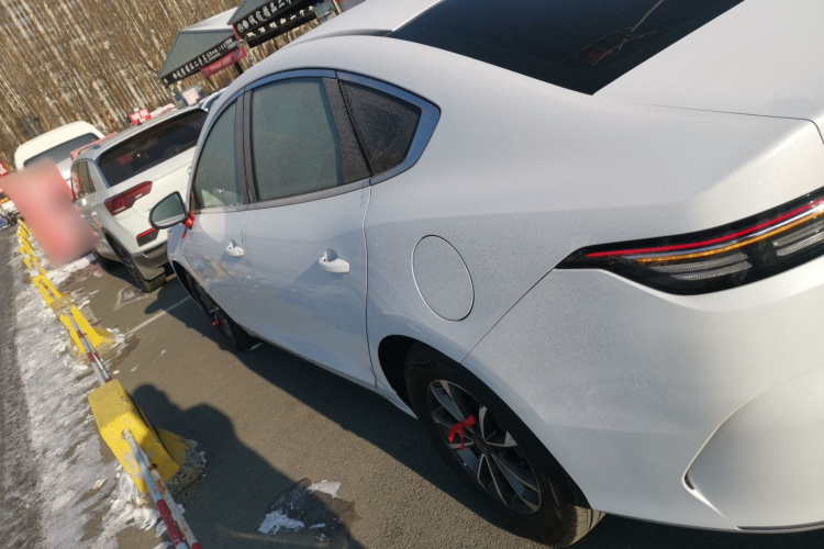 比亚迪 驱逐舰05 2024款 荣耀版 DM-i 55KM 豪华型车身外观4