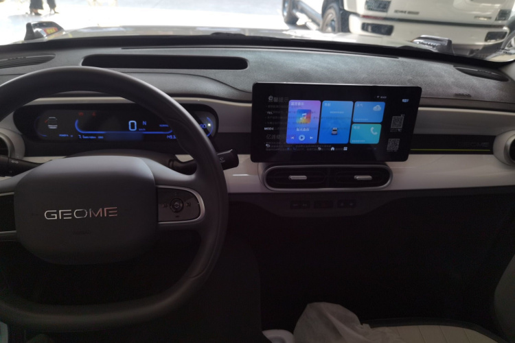 吉利银河 2025款 210km 熊猫卡丁中控内饰7002