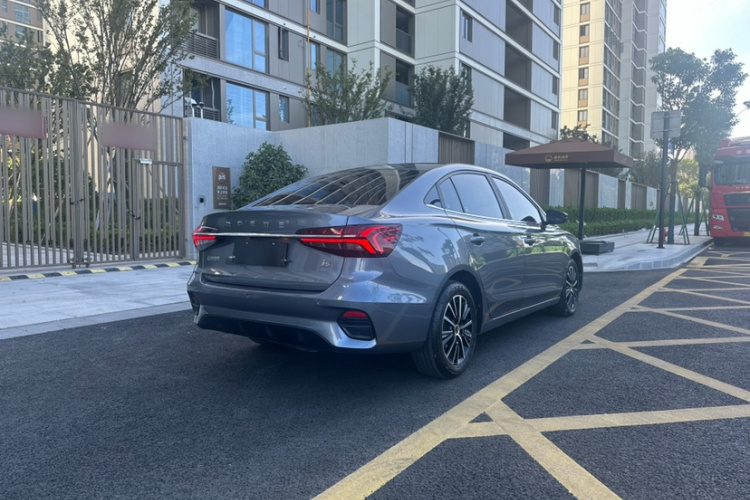 荣威i5 2021款 1.5L 手动钻石版车身外观6001