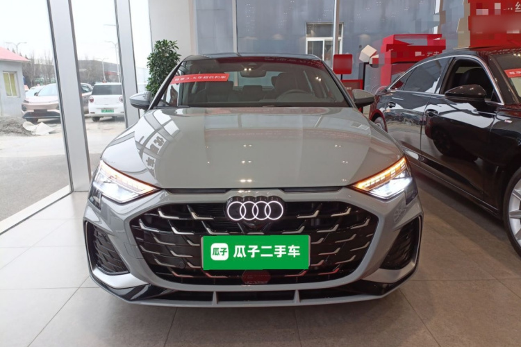 奥迪A3 2025款 A3L Limousine 35TFSI 飞驰尊享型车身外观2