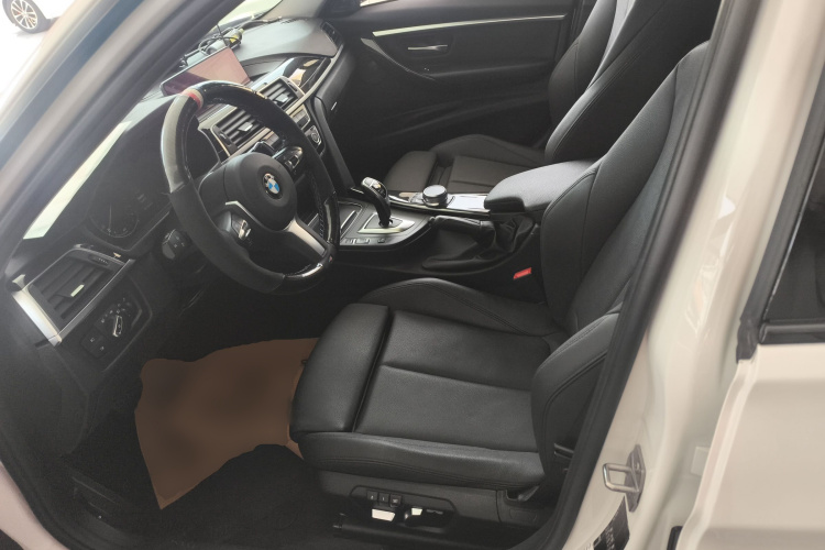 宝马3系 2019款 320Li M运动曜夜版局部细节19