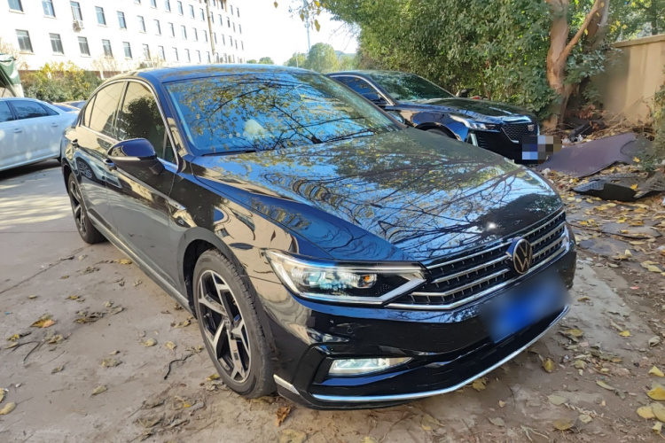 大众 迈腾 2023款 200万辆纪念版 330TSI DSG豪华型车身外观3