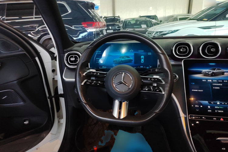 奔驰C级 2022款 C 200 L 运动版中控内饰13