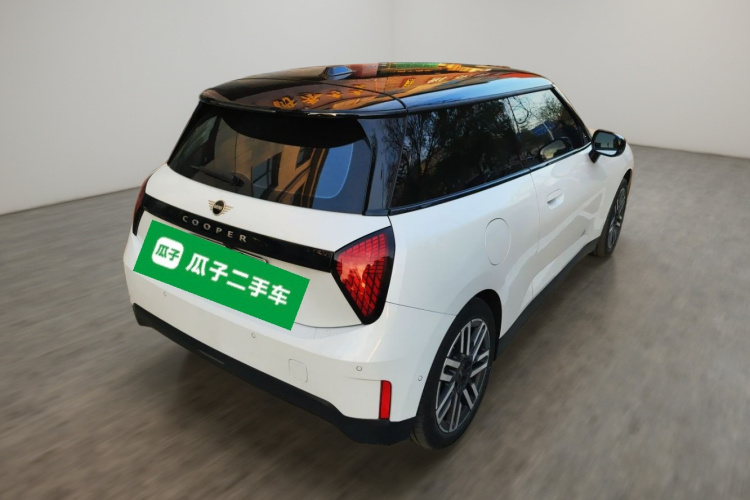 电动MINI COOPER 2024款 456km COOPER E 经典派车身外观7