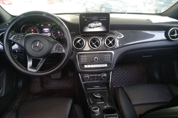 奔驰CLA 2018款 CLA 200 动感型中控内饰7002