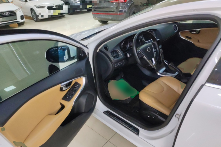 沃尔沃V40 2017款 T4 智雅版中控内饰20