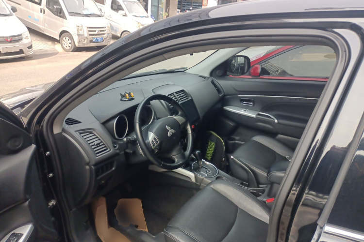 三菱 劲炫ASX 2013款 2.0L CVT两驱豪华版中控内饰20