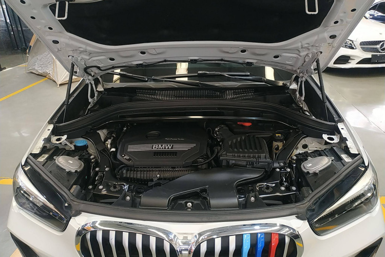 宝马X1 2020款 xDrive25Li 尊享型机舱底盘24