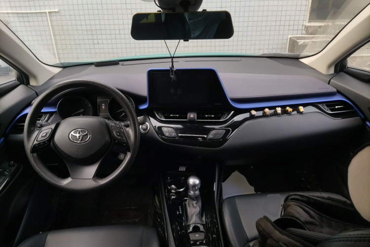 丰田C-HR 2020款 2.0L 领先版中控内饰12