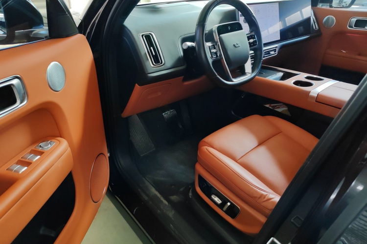 理想汽车 理想L8 2023款 Max中控内饰7003