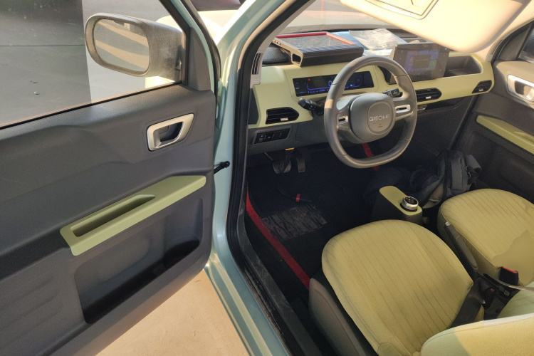 吉利银河 2023款 熊猫mini 200km 耐力熊中控内饰20