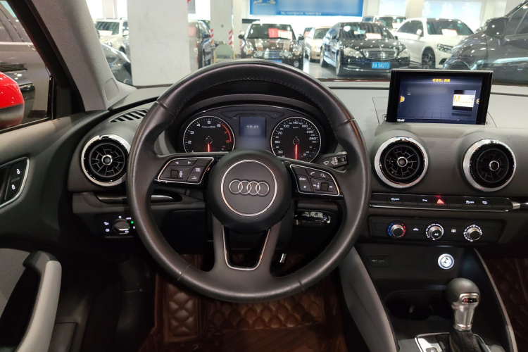 奥迪A3 2018款 30周年年型 Sportback 35 TFSI 时尚型局部细节13