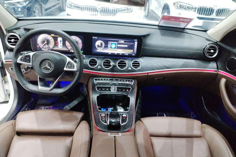 奔驰E级 2018款 E 200 L 运动型中控内饰7002