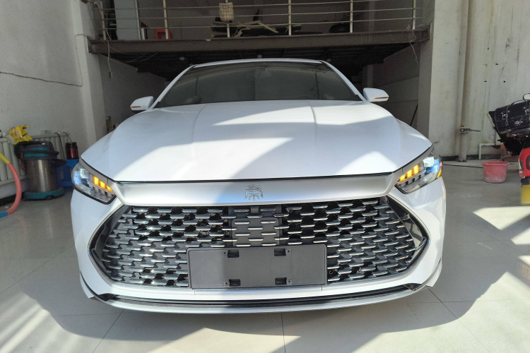 比亚迪 秦PLUS 2023款 冠军版 DM-i 120KM领先型车身外观2