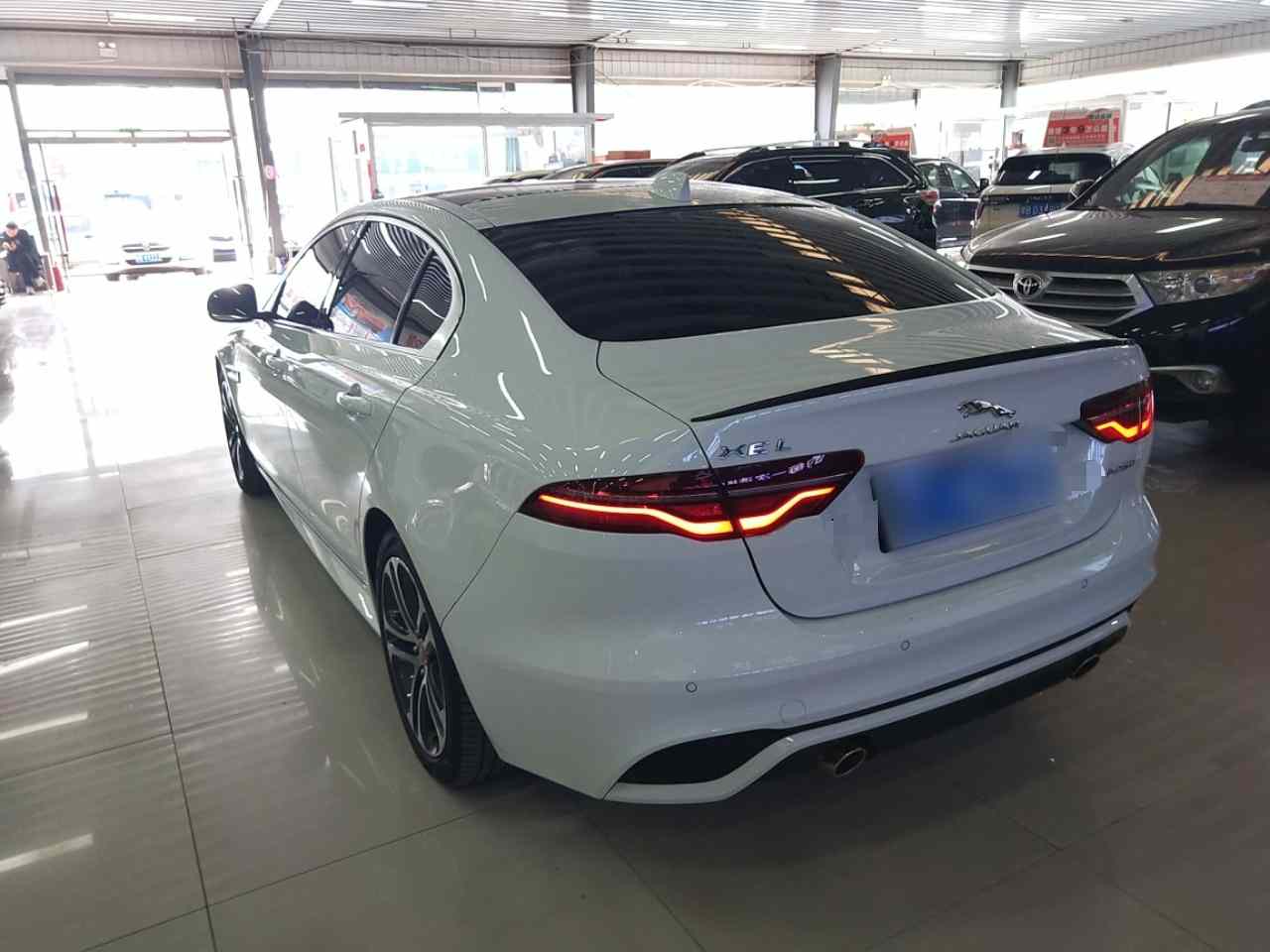 捷豹XEL 2024款 2.0T 250PS R-DYNAMIC S进取运动版(3)