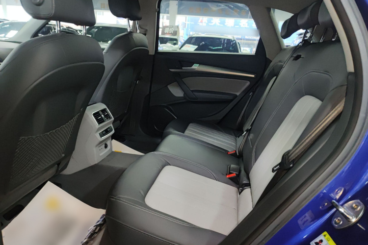 奥迪Q5L 2020款 45 TFSI 尊享时尚型中控内饰7004