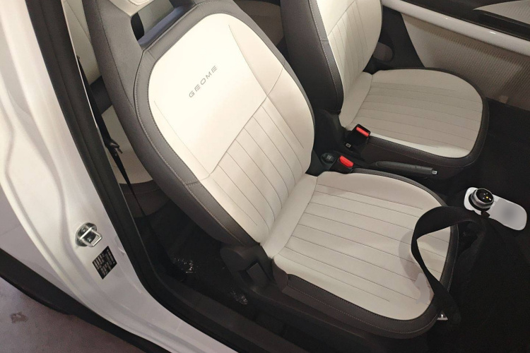 吉利银河 2025款 210km 熊猫骑士中控内饰41