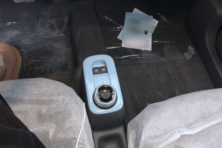 吉利银河 2024款 熊猫mini 200km 耐力熊中控内饰7004