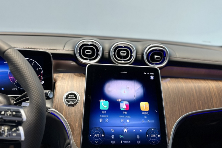 奔驰GLC 2025款 改款 GLC 300 L 4MATIC 动感型 5座中控内饰7004