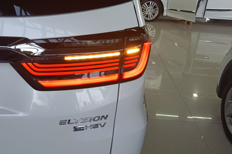 本田 艾力绅 2022款 2.0L e:HEV 经典版车身外观9