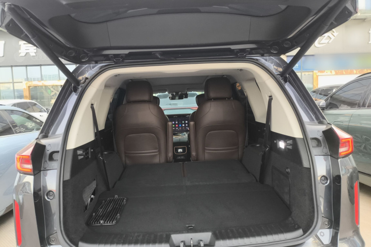 星途揽月 2023款 400T 四驱星尊版 6座机舱底盘23