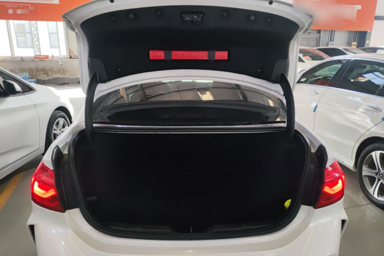 宝马1系 2021款 120i M运动曜夜版机舱底盘23