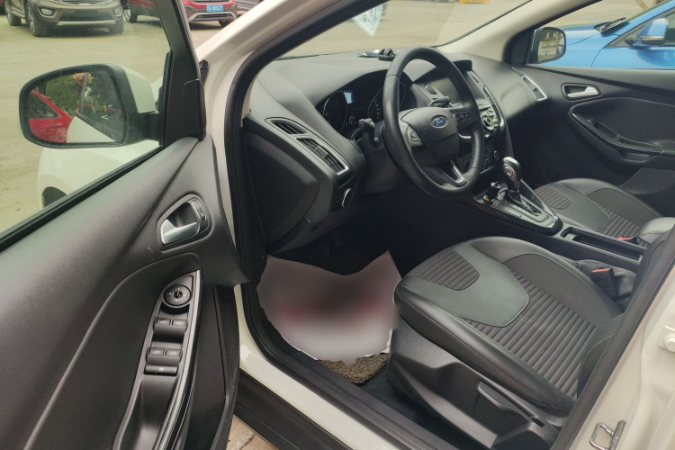 福特 福克斯 2018款 两厢经典 EcoBoost 125 自动超能风尚型智行版中控内饰20
