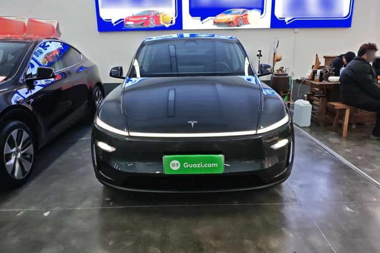 特斯拉 Model Y 2025款 长续航全轮驱动 首发版车身外观2