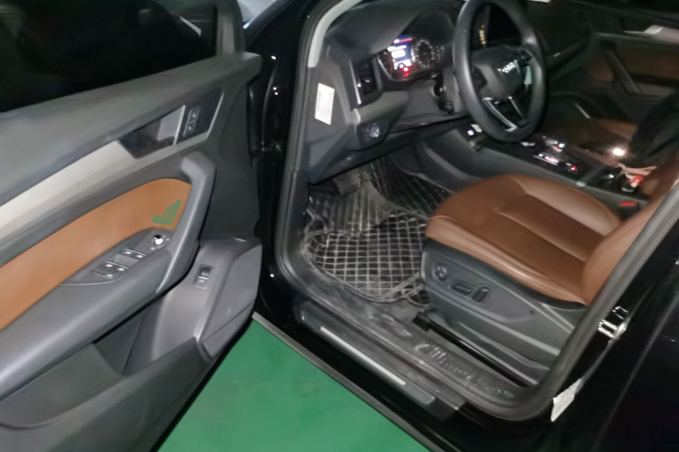 奥迪Q5L 2018款 40 TFSI 荣享进取型 国VI中控内饰7003