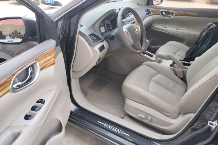 日产 轩逸 2014款 1.6XV CVT尊享版中控内饰7003