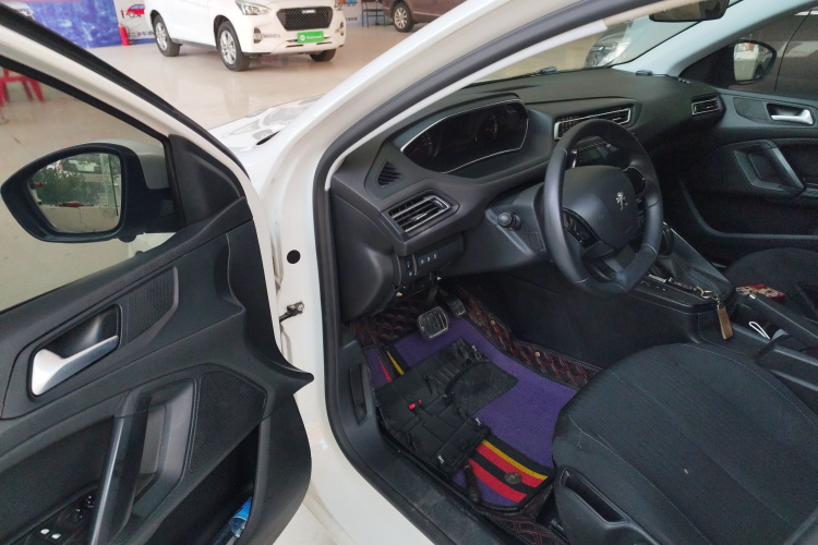 标致308 2018款 1.6L 自动时尚版中控内饰20