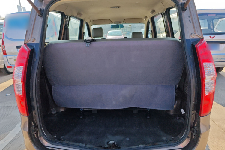 五菱汽车 五菱宏光 2015款 1.2L S 基本型国V机舱底盘23