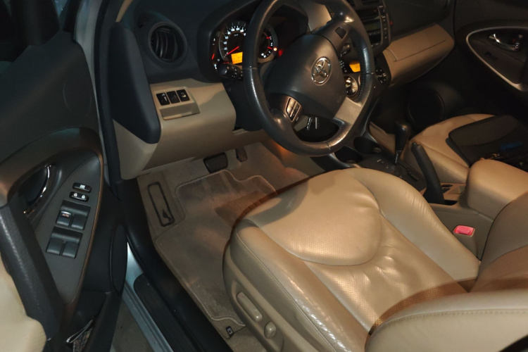 丰田 RAV4荣放 2011款 2.0L 自动豪华版中控内饰7003