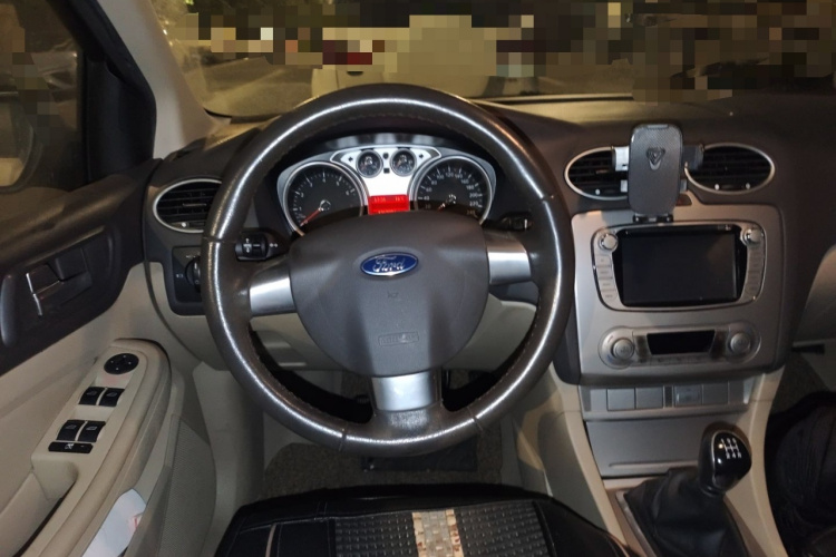 福特 福克斯 2013款 两厢经典 1.8L 手动时尚型局部细节13