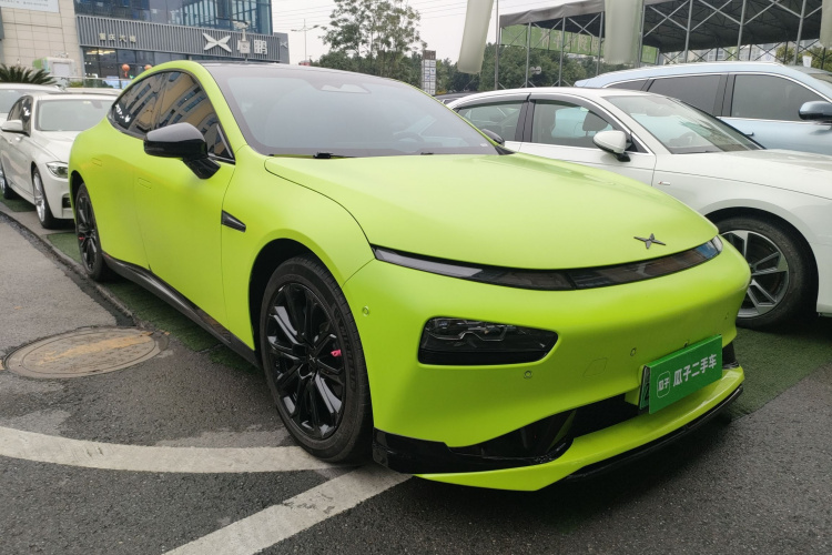 小鹏P7 2022款 670E+鹏翼版车身外观3