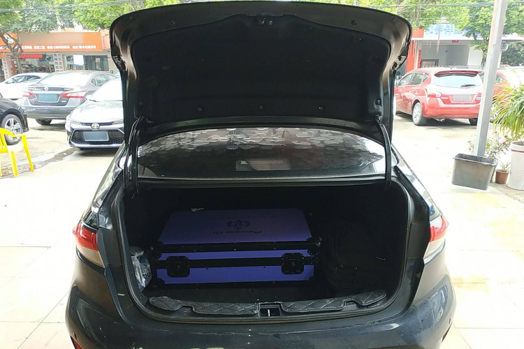 丰田 雷凌 2021款 双擎 1.8H E-CVT豪华版局部细节23