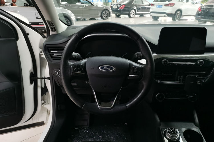 福特 福克斯 2020款 两厢 EcoBoost 180 自动锋潮型中控内饰13